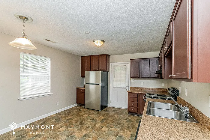 3 bed, 2.0 bath, 1289 sqft, $1,775 — Photo 4