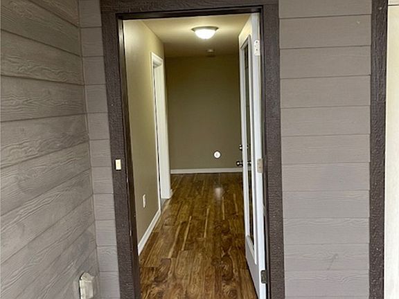 2nd image of 718-716 S Hillcrest Dr #718