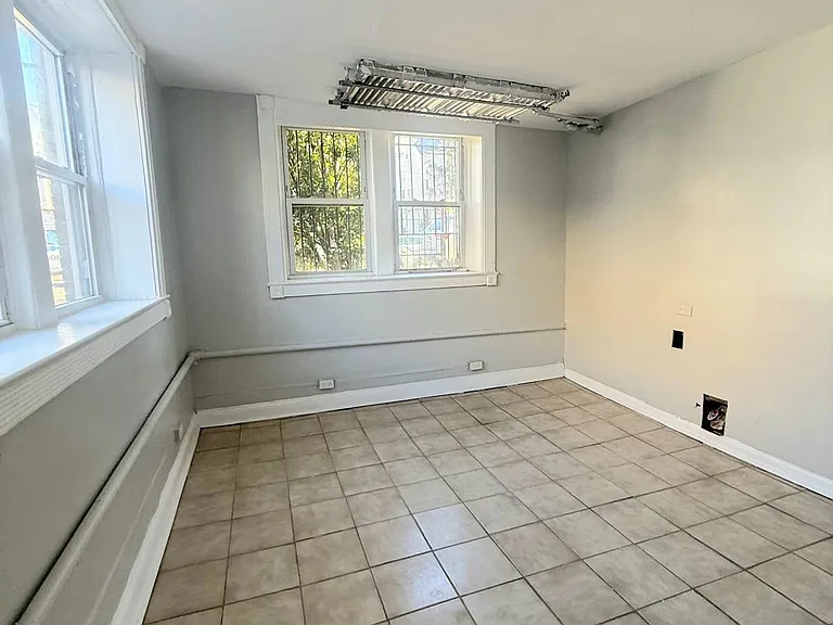 3 Fuller Pl #15 — Photo 2