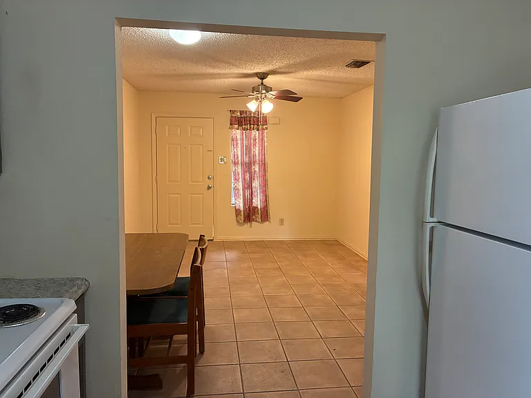 1219 Truman Ln — Photo 6