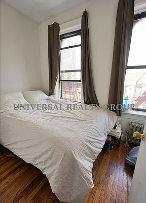 Rented by Universal Realty Group | media 8