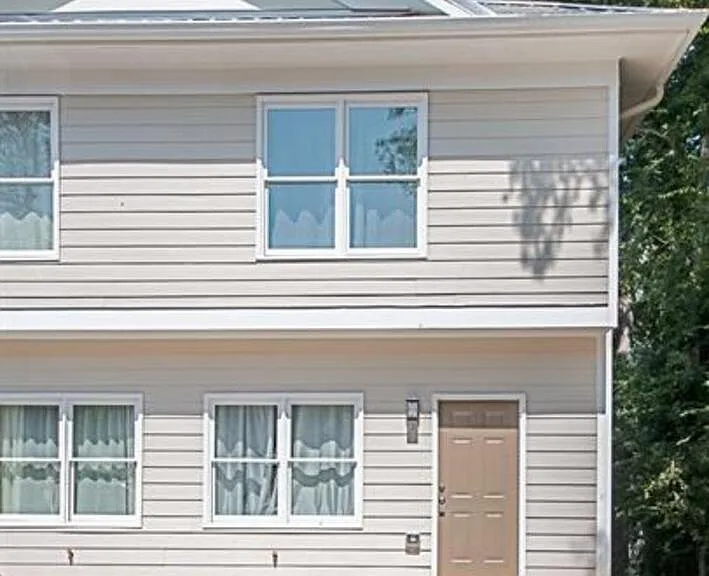 906 Greenwood Ave NE #C — Photo 1