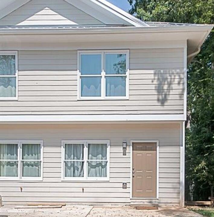 1st image of 906 Greenwood Ave NE #C