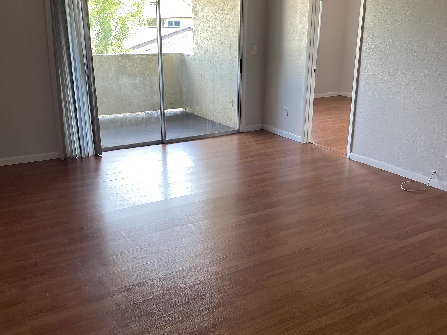 1 bed, 742 sqft, $1,300 — Photo 3