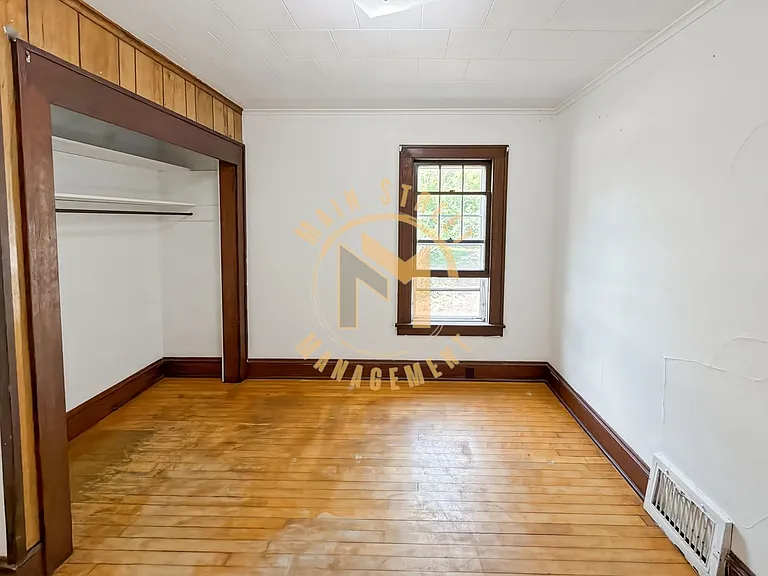 210 Bay St — Photo 2