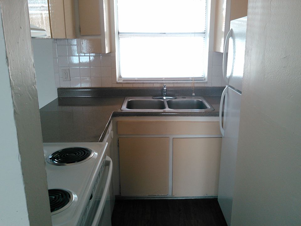 2nd image of 2531 Siesta Ct APT 2