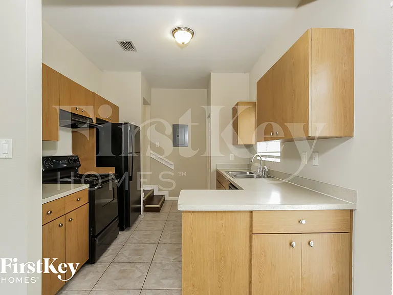 22363 Catherine Ave — Photo 5