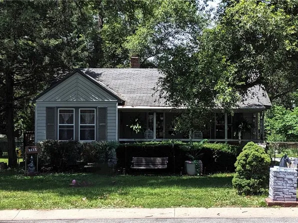 8412 Riggs St, Overland Park, KS 66212