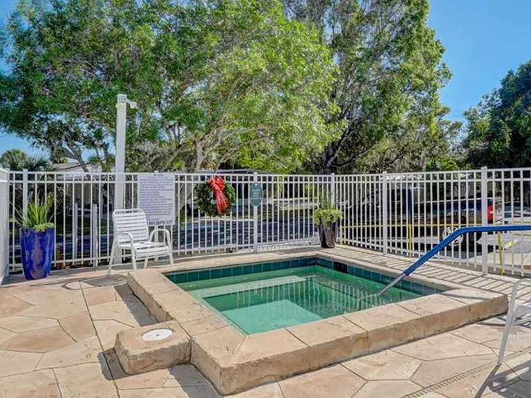 471 Palm Dr #310 — Photo 11