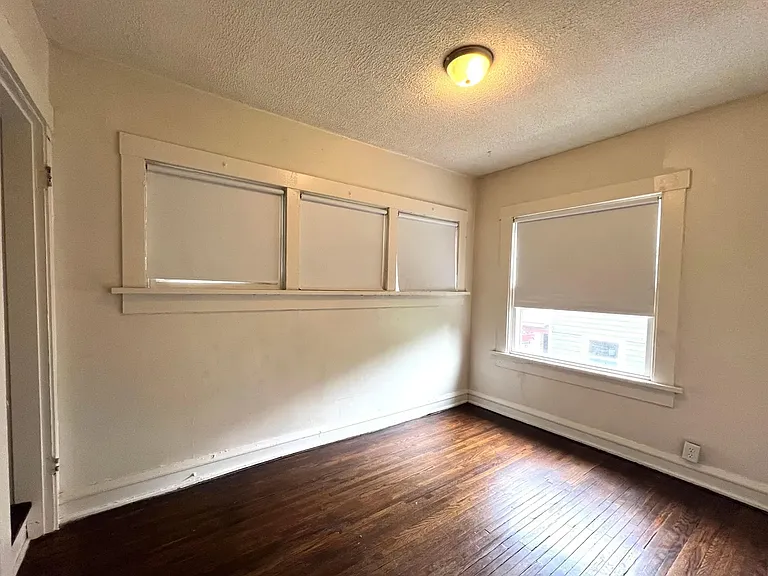 2322 Summit St #1 — Photo 8