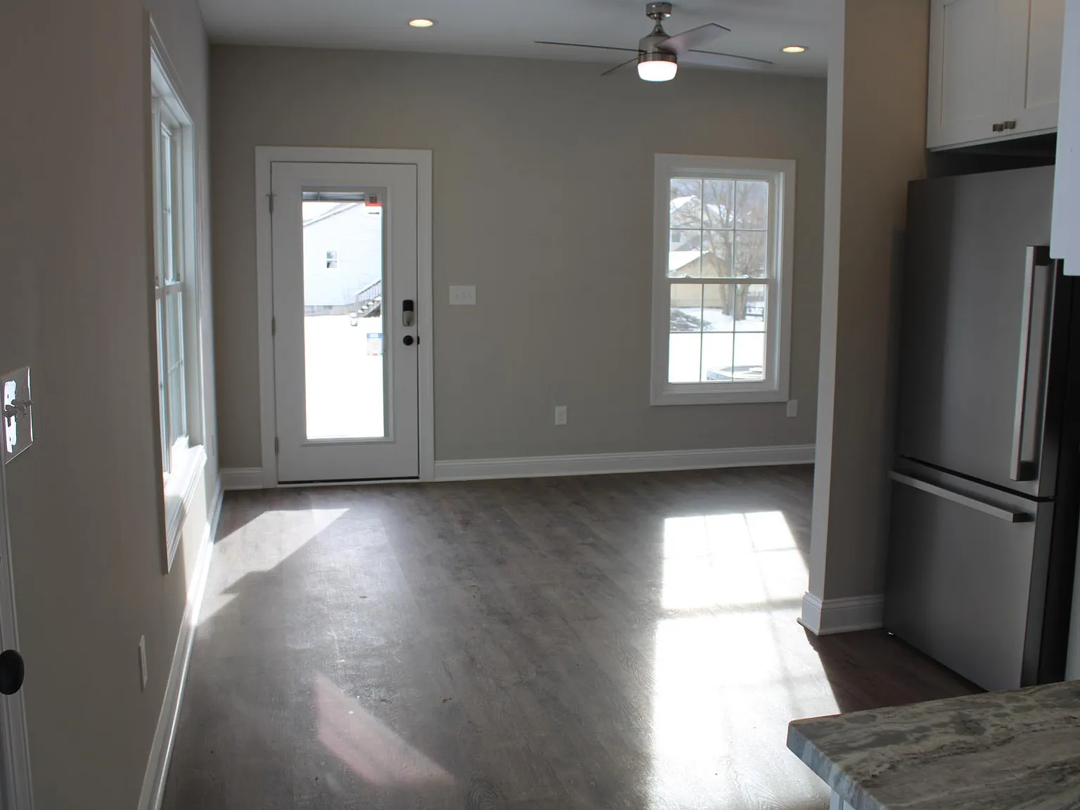 3 bed, 2.5 bath, 1216 sqft, $1,900 — Photo 2