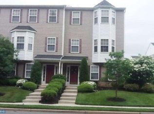 8 Turtle Ct, Delanco, NJ 08075