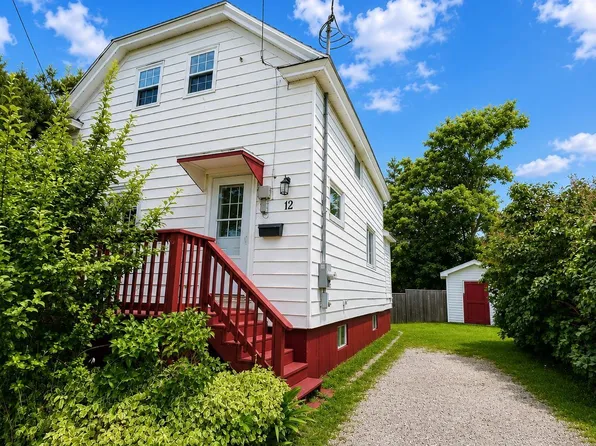 12 Smith St, Glace Bay, NS B1A 3M3