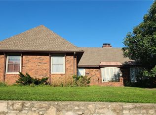 809 N Spring St, Independence, MO 64050
