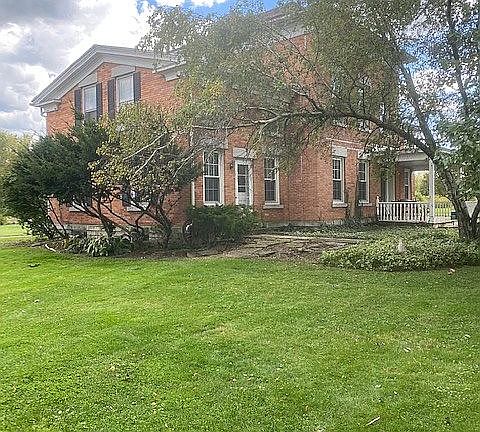 Bed and breakfast building