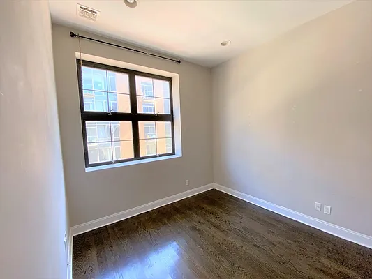 Rented by Nooklyn NYC LLC | media 18
