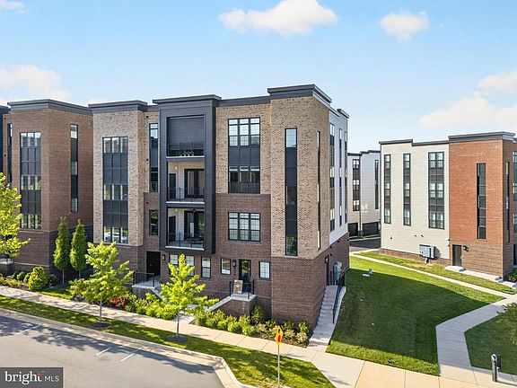 2nd image of 43446 Croson Ln #300