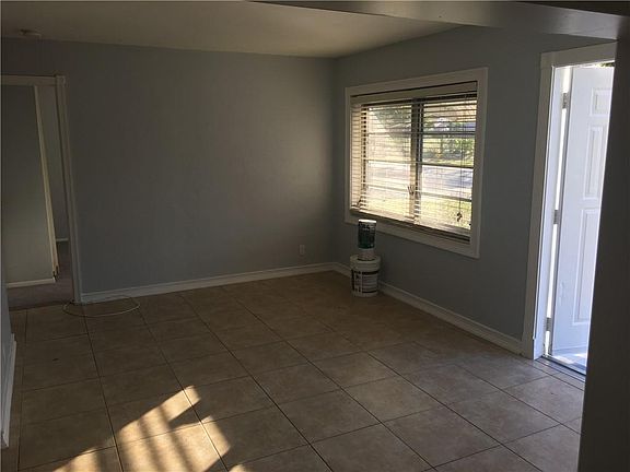 4th image of 3360 NE 12th Ave