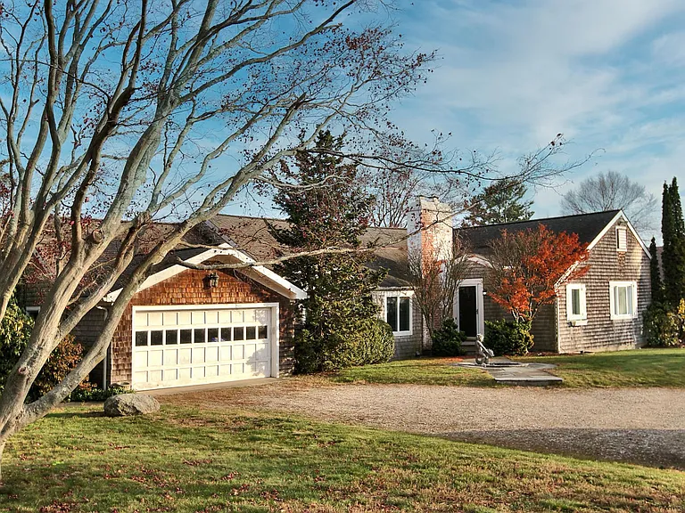 19 Bluewater Hl — Photo 1