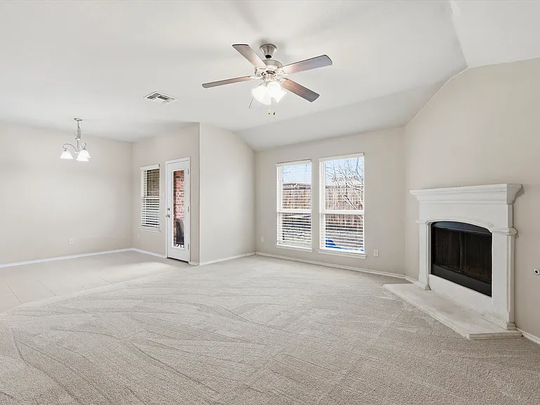 1115 Dickenson Dr — Photo 11