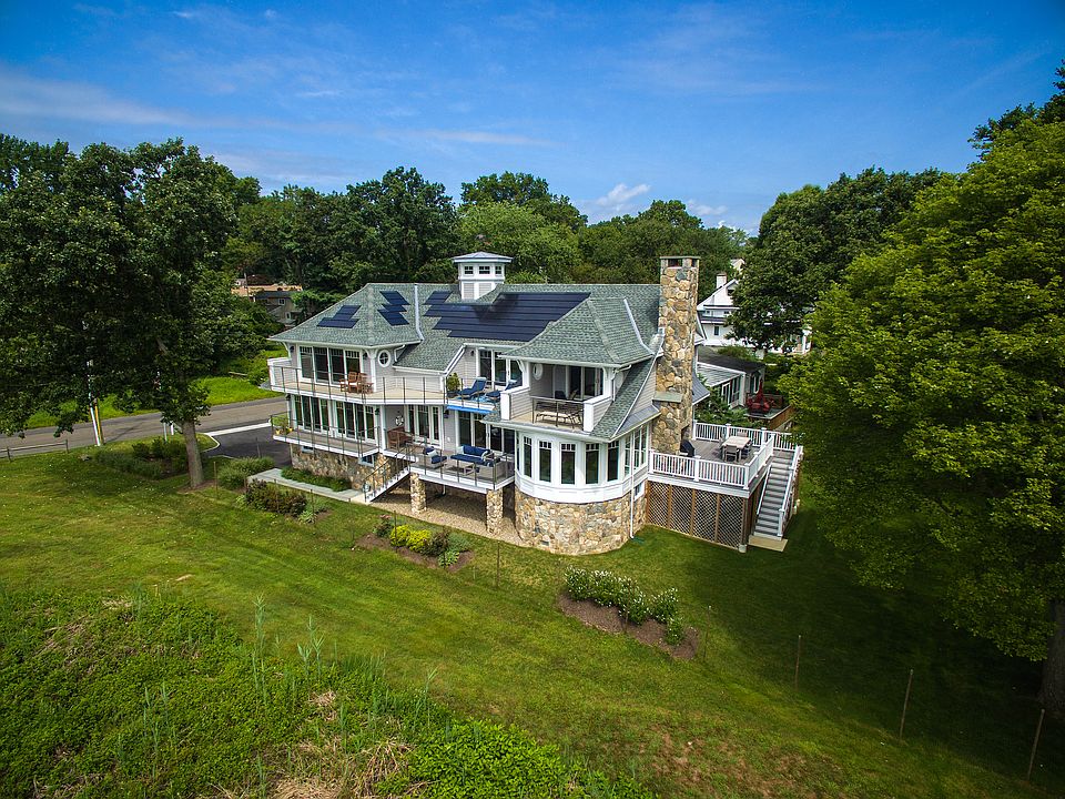 70 Kenilworth Drive East