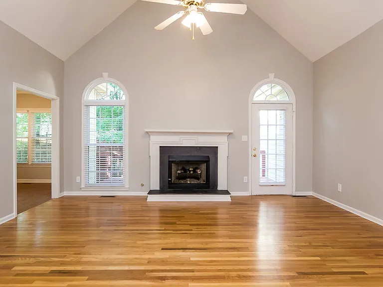 4527 Avion Park — Photo 2
