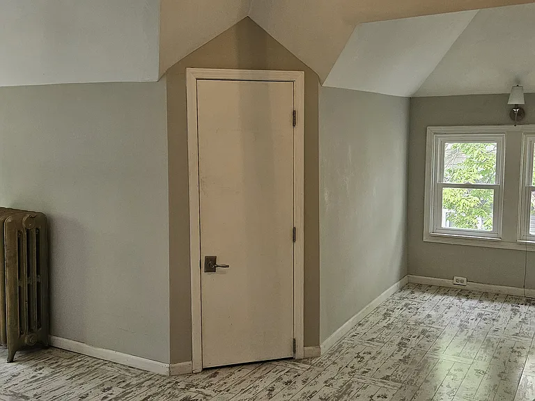 612 W 32nd St — Photo 24