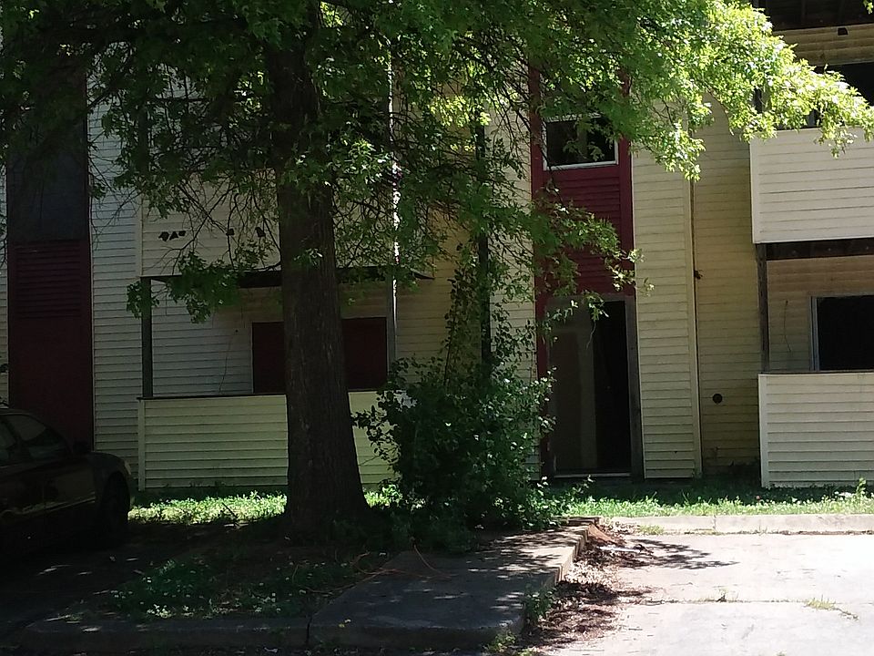 2nd image of 1000 Old Hampton Dr