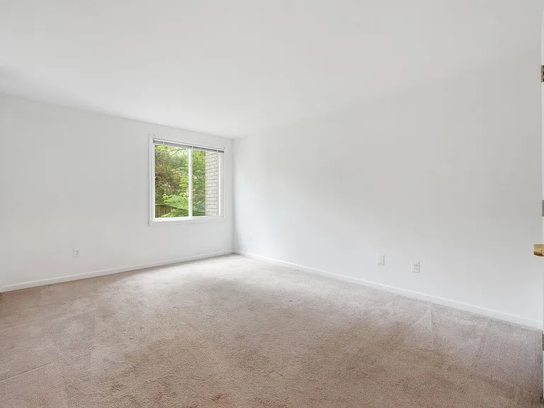 5578 Burnside Dr #5 — Photo 17