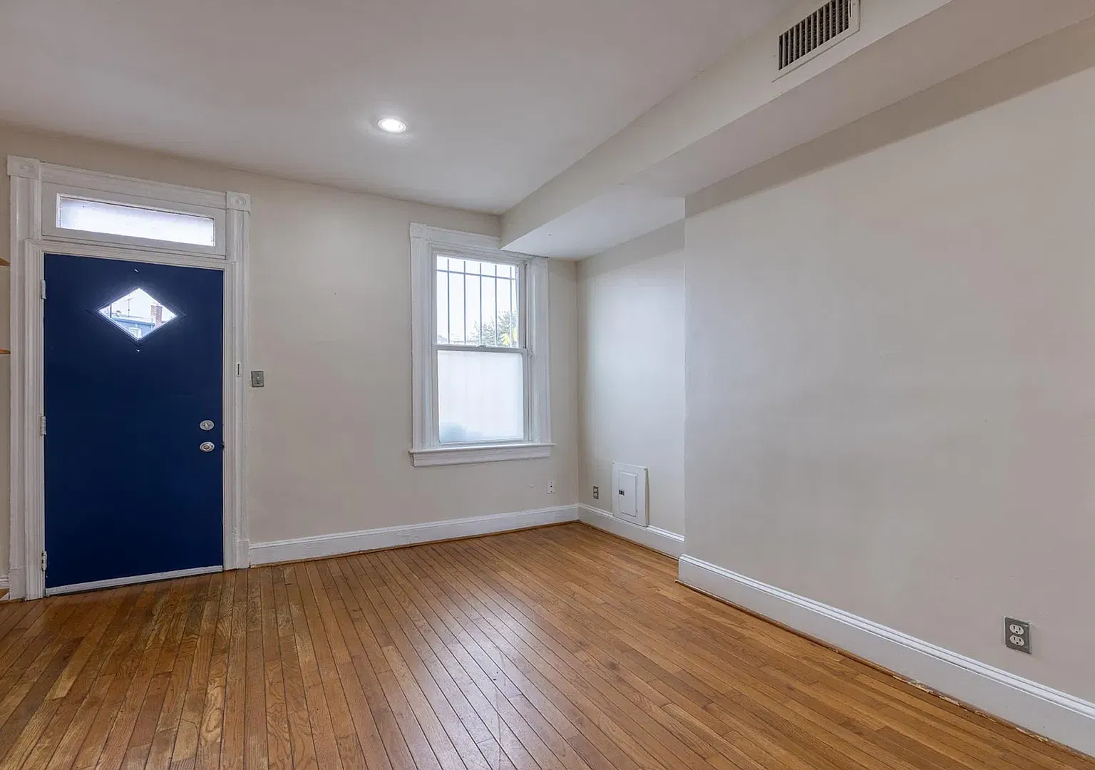 Charming 2BR Near Northeast Home with Exposed Brick & Hardwood Floors — Photo 3