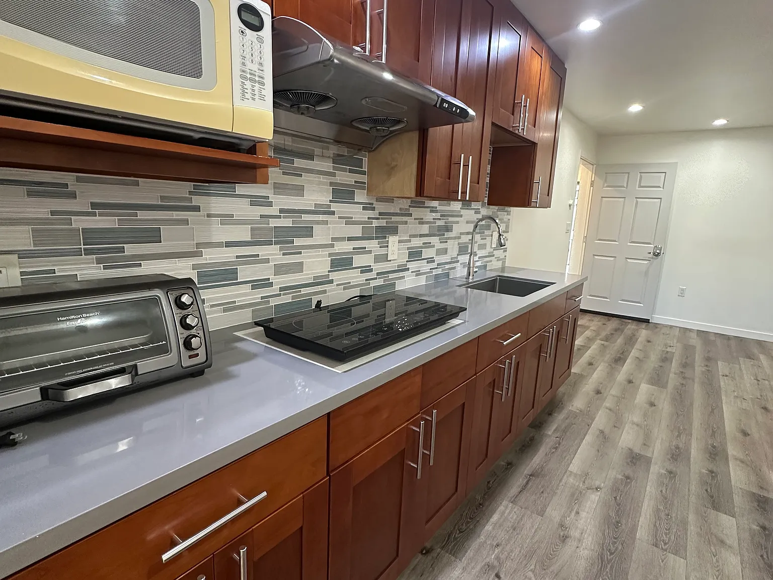 2 bed, 2.0 bath, 650 sqft, $4,000 — Photo 2