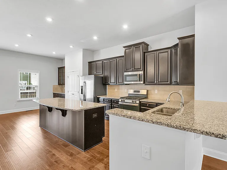 160 Seneca Pl — Photo 10