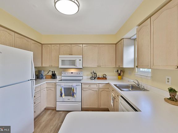 4th image of 620 Radford Ter NE