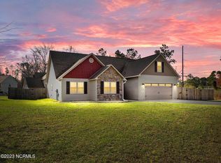 209 Brice Ct, Hubert, NC 28539