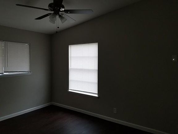 5th image of 5106 Village Gln