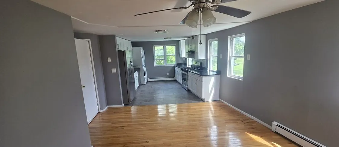 4 bed, 1600 sqft, $4,500 — Photo 2