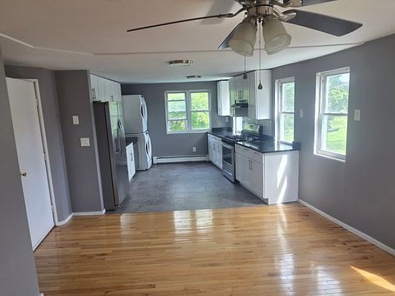 2nd image of 59 Jasset St #2