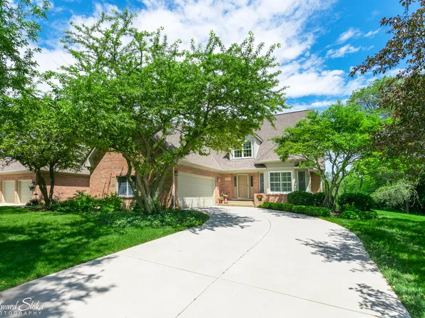 953 Wedgewood Dr, Crystal Lake, IL 60014