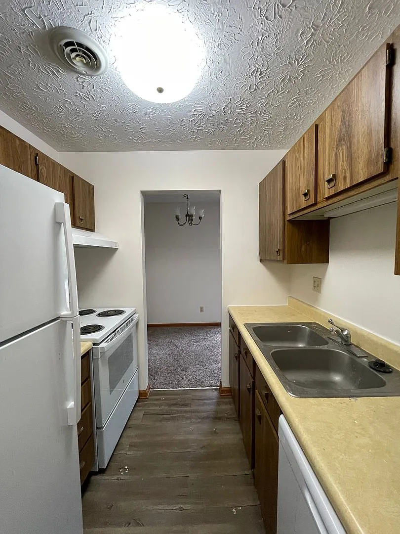 Lynn-Gail Apartments — Photo 4