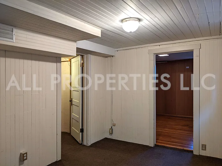 557 S Race St — Photo 31
