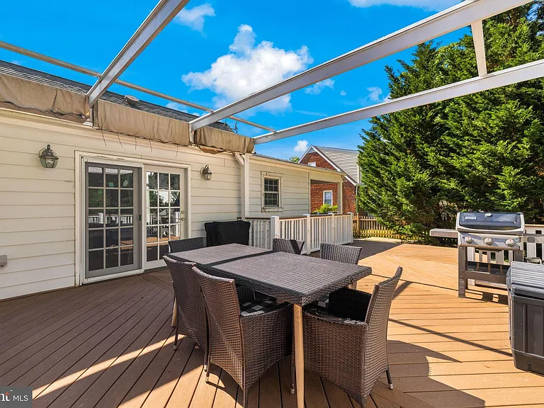 2929 Stuart Dr — Photo 24