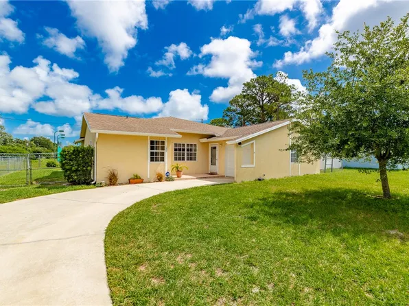124 Englar Dr, Sebastian, FL 32958