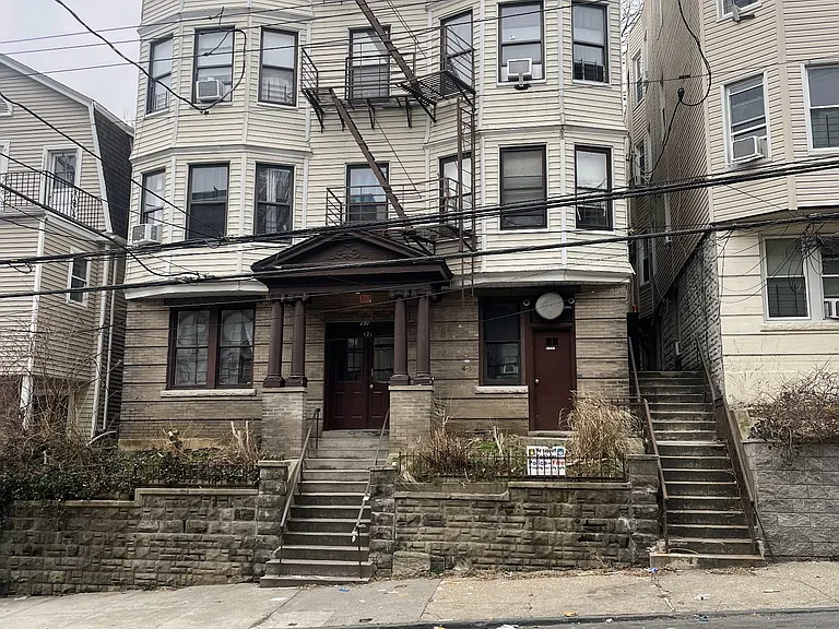 121 Saratoga Ave #3W — Photo 1