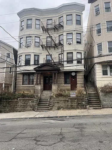 121 Saratoga Ave #3W Photo 1