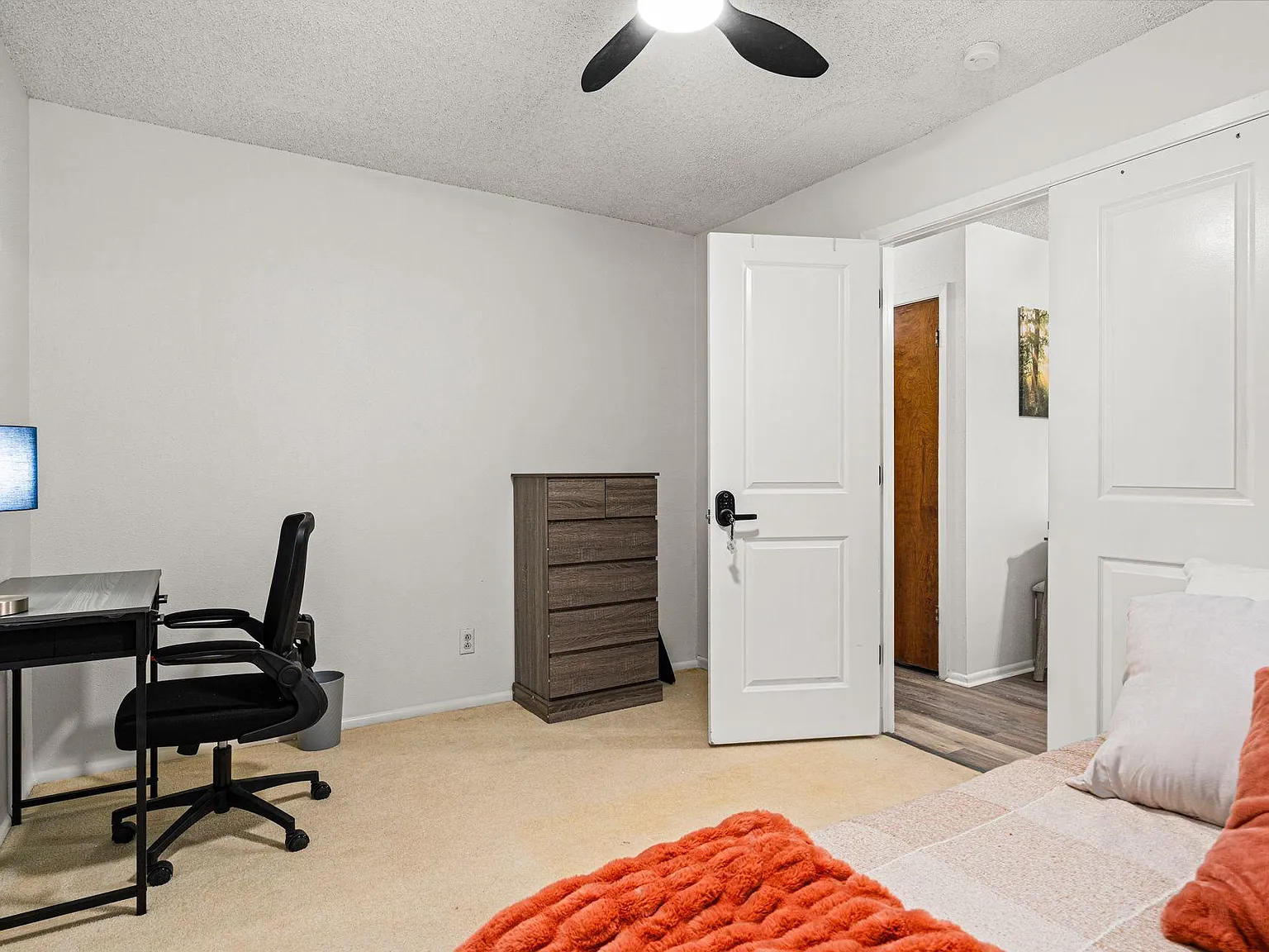 4 bed, 3.0 bath, 1924 sqft, $719 — Photo 2