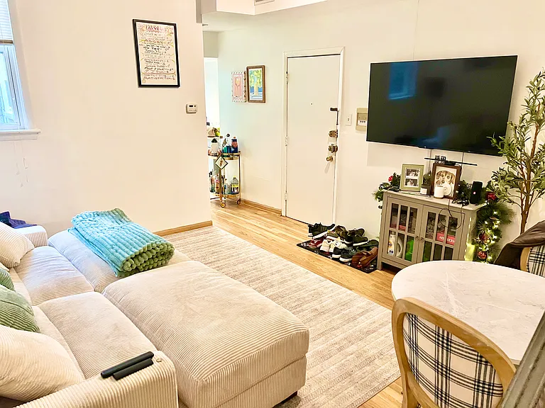 448 W Saint James Pl #3B — Photo 5