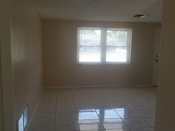 4th image of 3415 Fairmount Dr