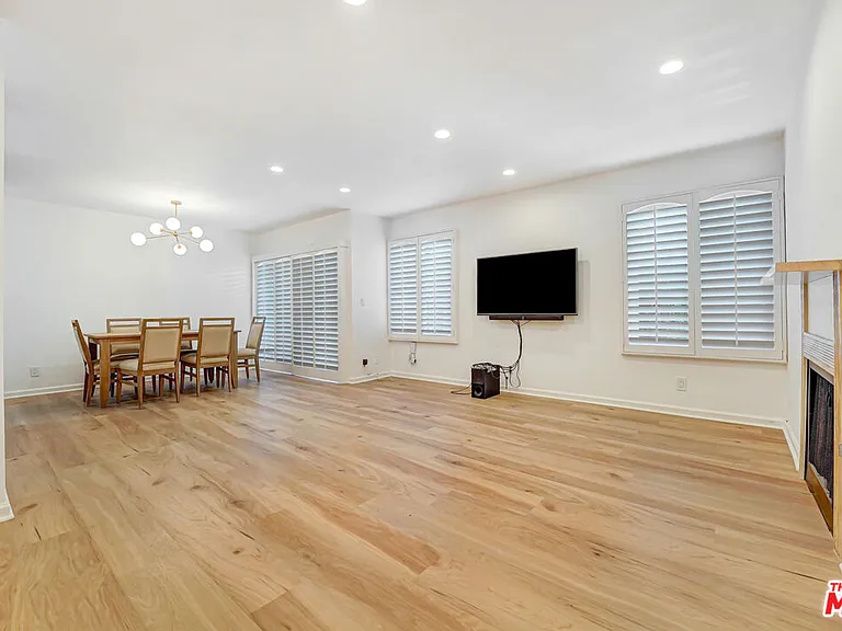22123 Burbank Blvd #2 — Photo 3