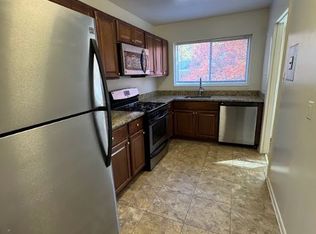 10656 Weymouth St APT 101, Bethesda, MD 20814