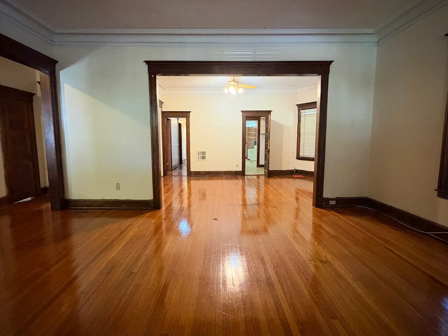 3 bed, 1.0 bath, 5067 sqft, $1,860 — Photo 4